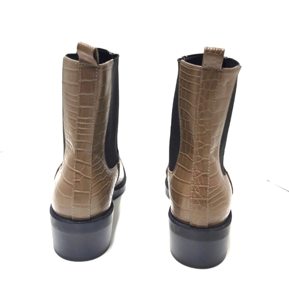 Open Edit Chelsea crocodile embossed elastic sides tan boots Size: 9M - Picture 3 of 7